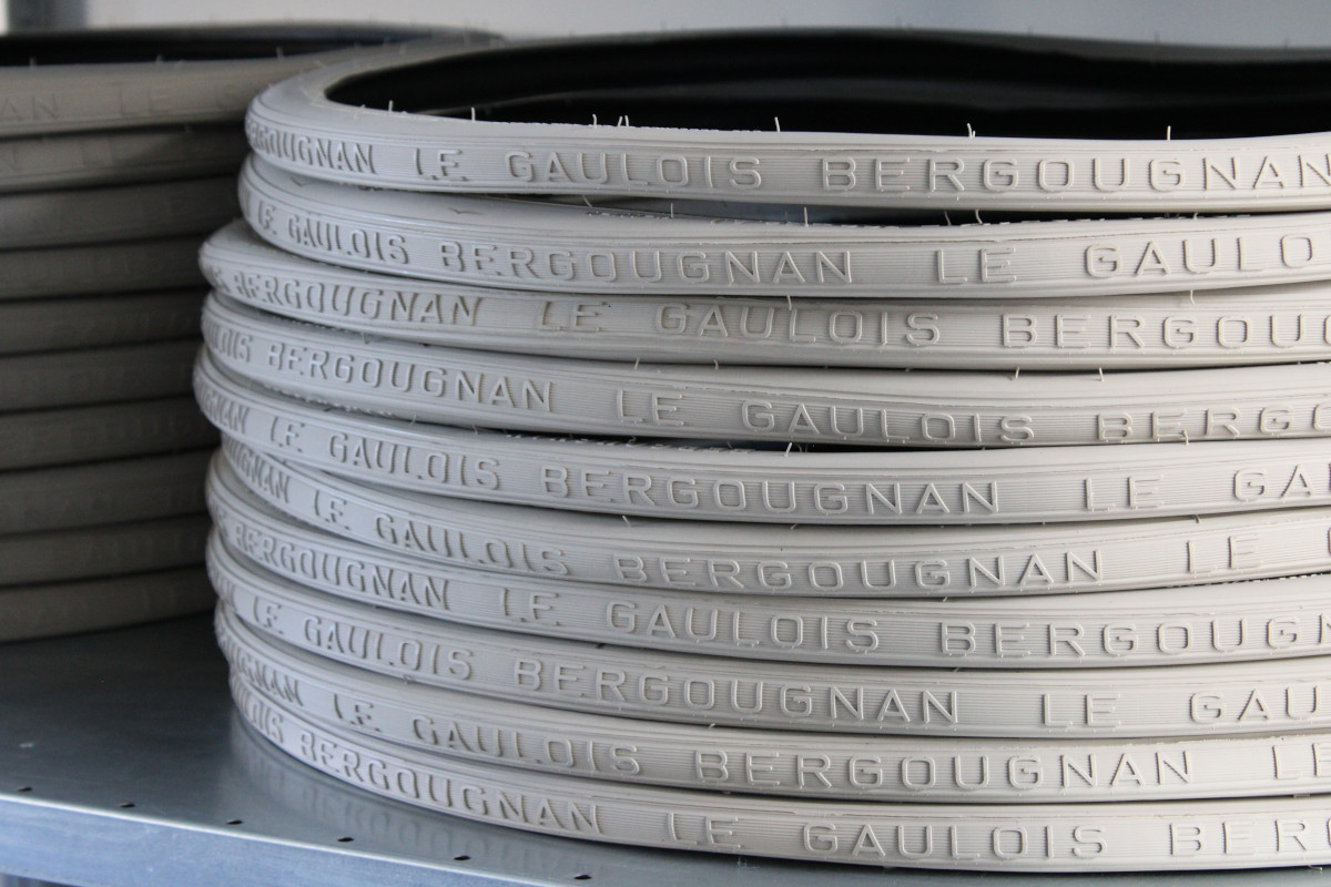 BERGOUGNAN pneu vélo ancien 700A vignette art7 (1200x800px)