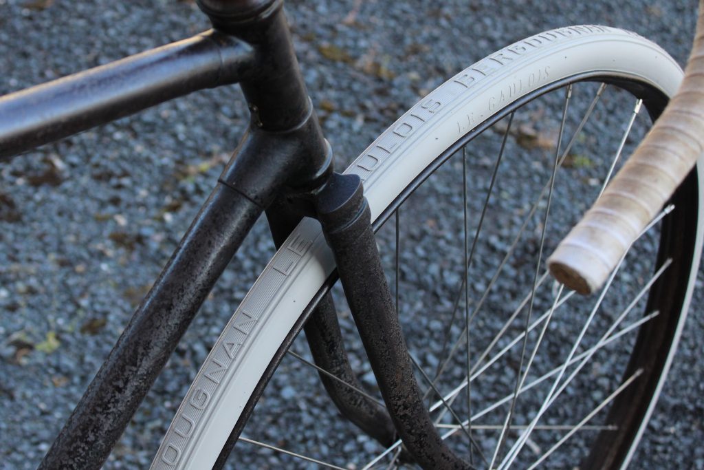 Pneu vélo ancien 700A BERGOUGNAN 700x32A 32 642 Gris (blanc) Art7 galerie pneu 03