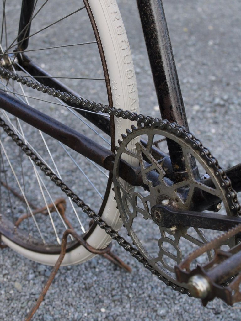 Pneu vélo ancien 700A BERGOUGNAN 700x32A 32 642 Gris (blanc) BSA Extra piste 12