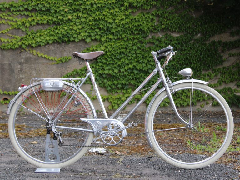 BERGOUGNAN pneu vélo ancien 650B 650x42B Gnome & Rhone Dame 01