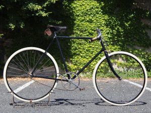 BERGOUGNAN pneu vélo ancien 700B 700x35B Standard Clément 01