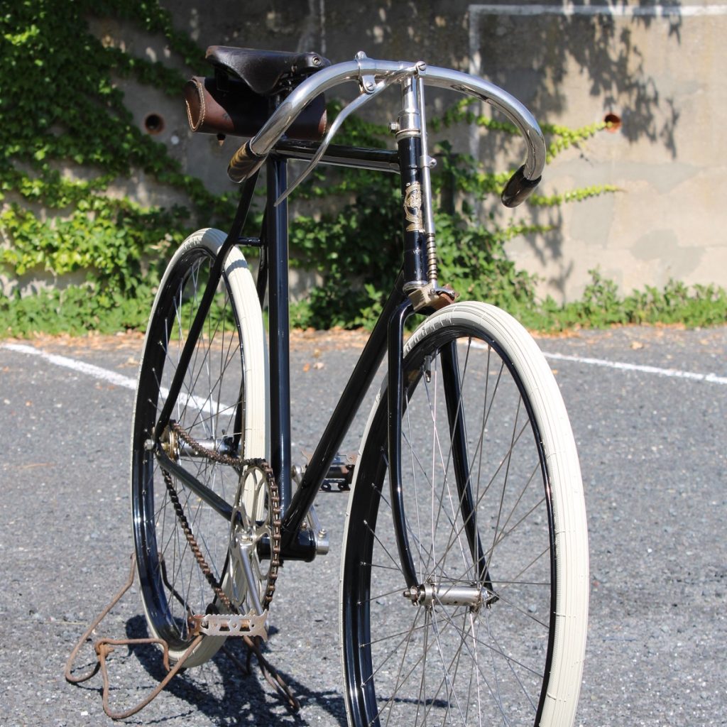 BERGOUGNAN pneu vélo ancien 700B 700x35B Standard Clément 04