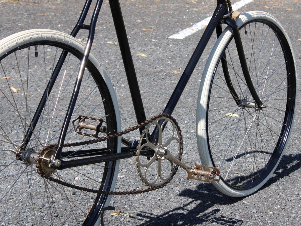 BERGOUGNAN pneu vélo ancien 700B 700x35B Standard Clément 05