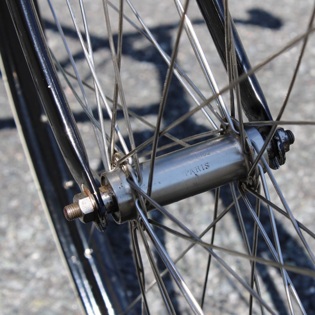 BERGOUGNAN pneu vélo ancien 700B 700x35B Standard Clément 08