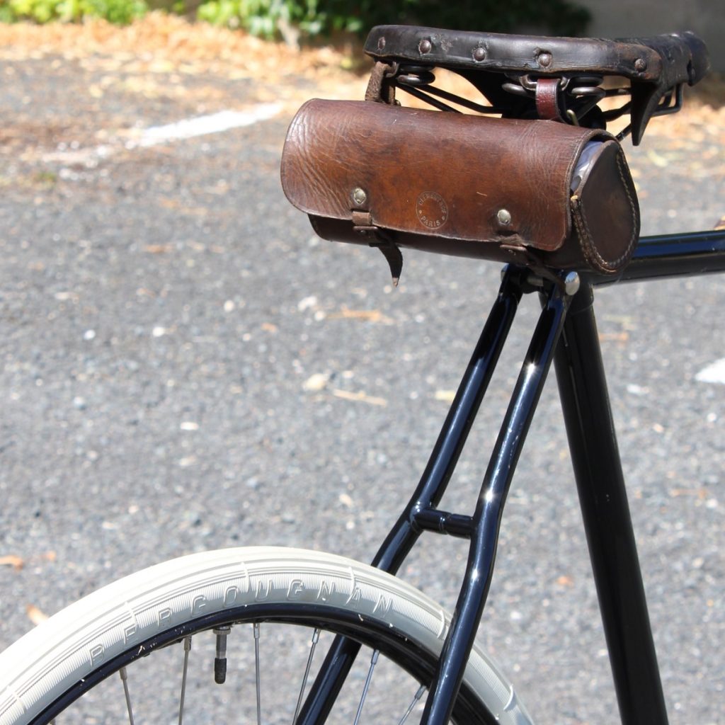 BERGOUGNAN pneu vélo ancien 700B 700x35B Standard Clément 10