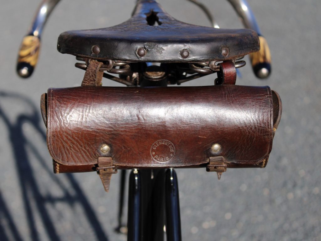 BERGOUGNAN pneu vélo ancien 700B 700x35B Standard Clément 12